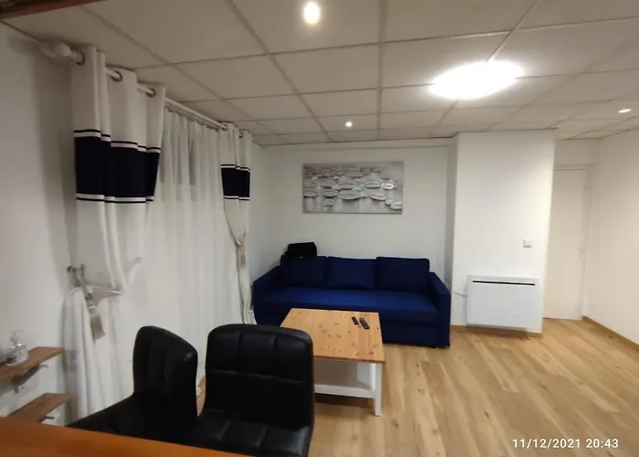 Romains - 0g - Hebergements Classes Avec Garage アパート *